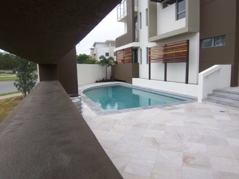 2/62 RIVERWALK AVENUE, Robina QLD 4226