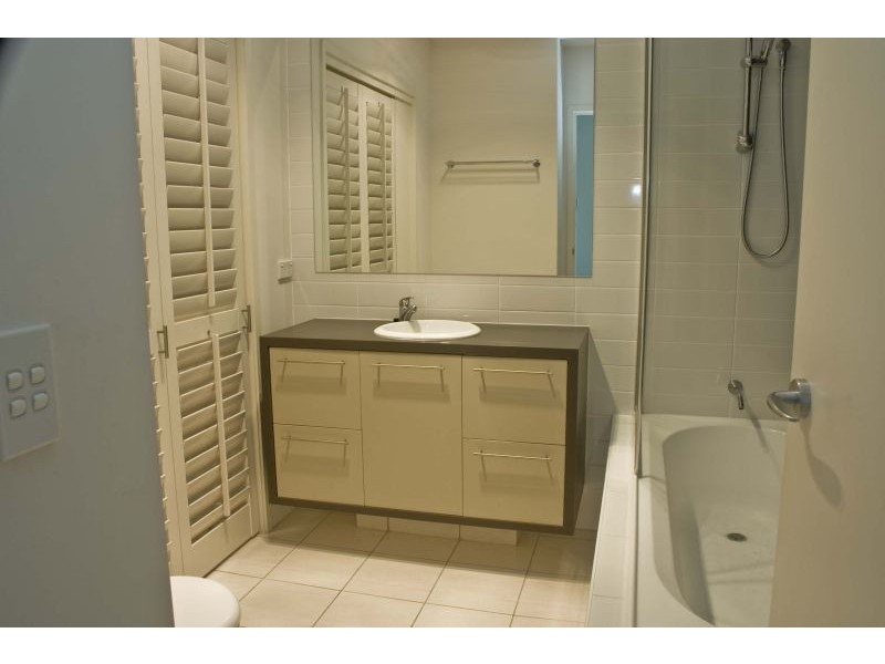 4/11 PROMENADE AVENUE, Robina QLD 4226