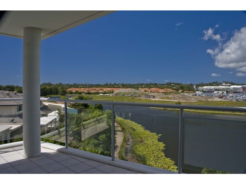 4/11 PROMENADE AVENUE, Robina QLD 4226