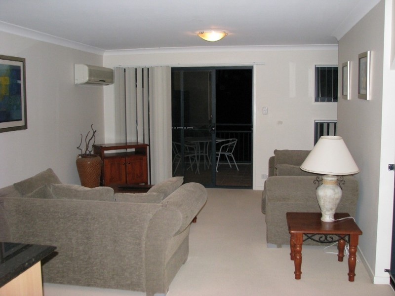 19 Lake Street, Varsity Lakes QLD 4227
