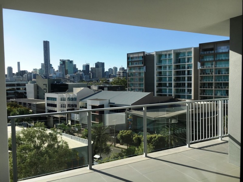 402/25 Walsh St, Milton QLD 4064