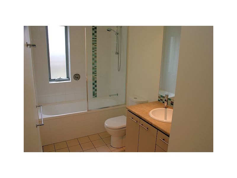 7/62 Riverwalk Avenue, Robina QLD 4226