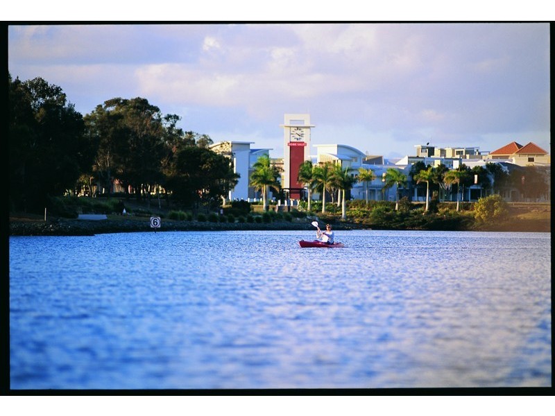 19 Lake Street, Varsity Lakes QLD 4227