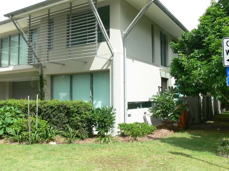 3 HOLLINS CRESCENT, New Farm QLD 4005