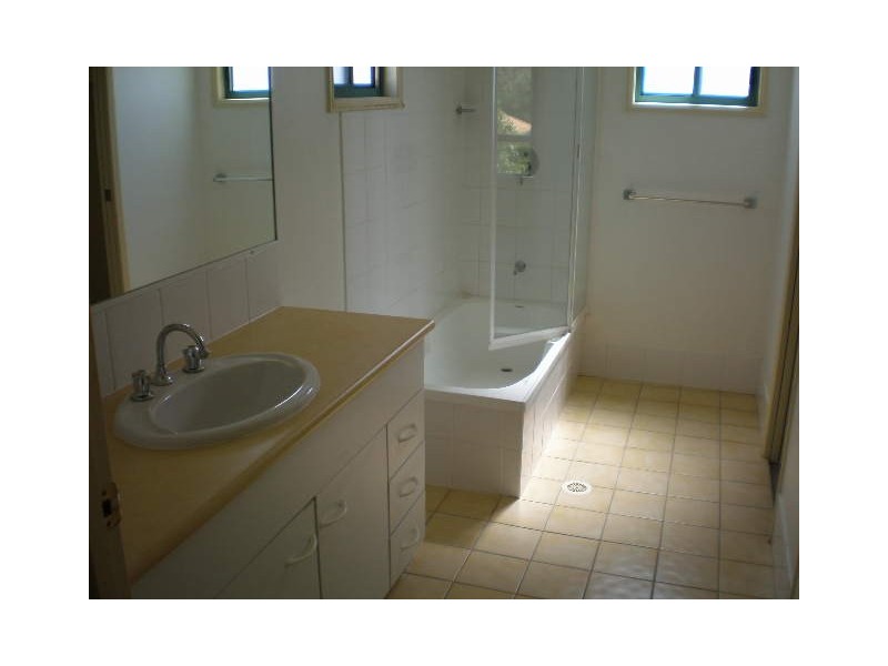 Unit 2/11 Oakmont Avenue, Oxley QLD 4075