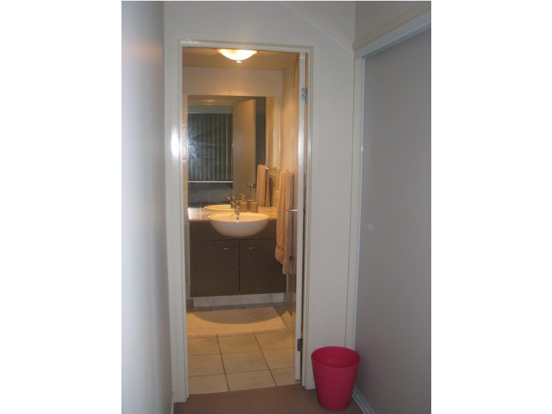 2 Geraldton Drive, Varsity Lakes QLD 4227