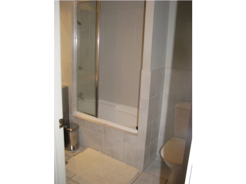 2 Geraldton Drive, Varsity Lakes QLD 4227