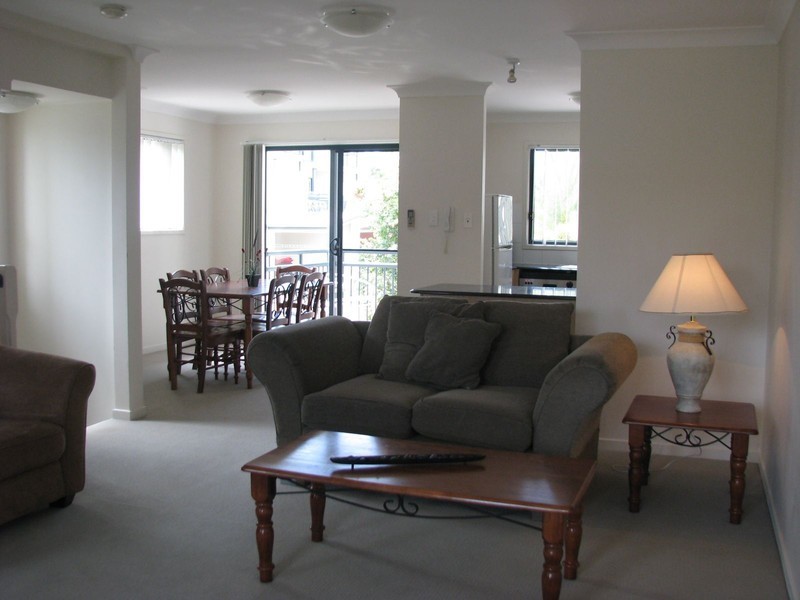 11 18 Geraldton Drive, Varsity Lakes QLD 4227