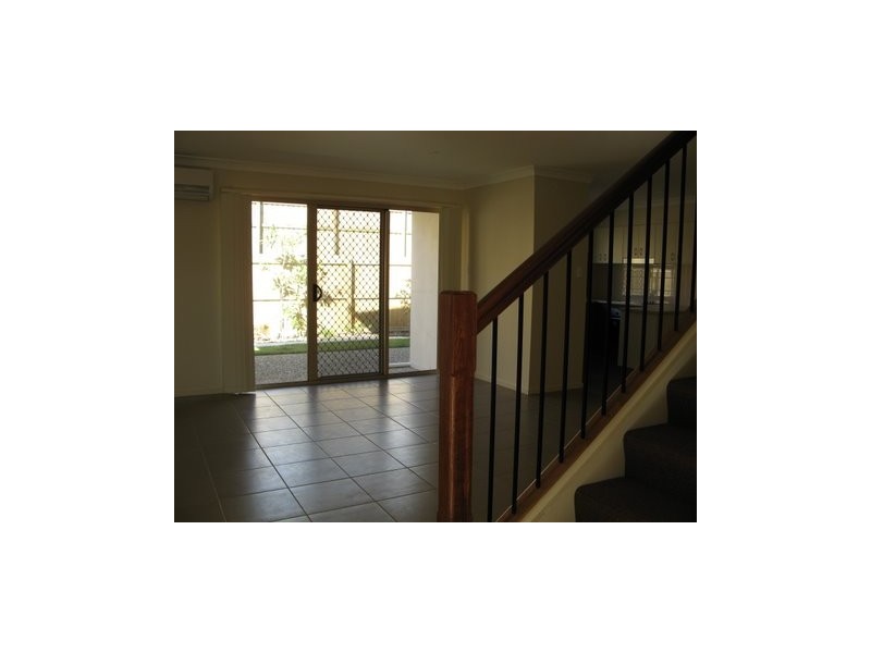 10/06 Canton Court, Manly West QLD 4179