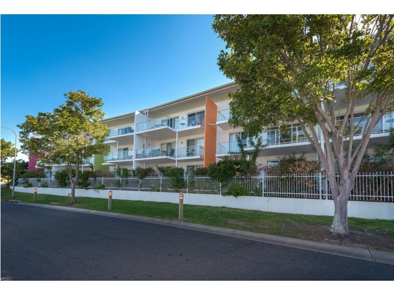 98 UNIVERSITY DRIVE, Varsity Lakes QLD 4227