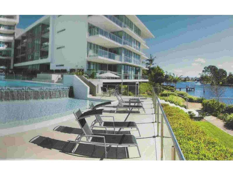 33 TE Peters Drive, Broadbeach QLD 4218