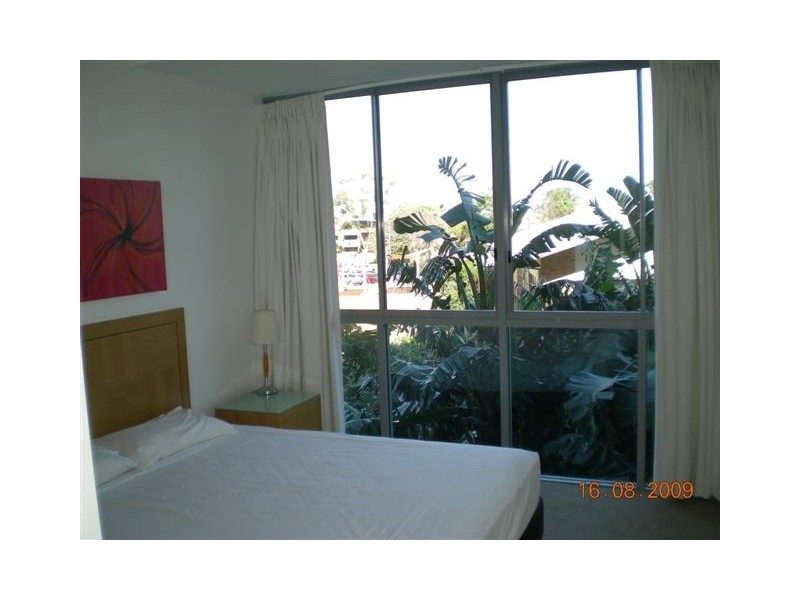 33 TE Peters Drive, Broadbeach QLD 4218