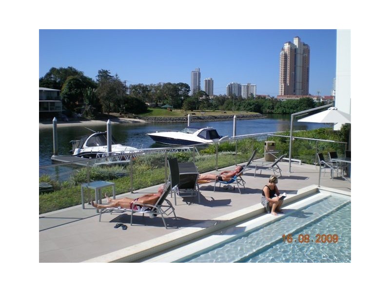 33 TE Peters Drive, Broadbeach QLD 4218