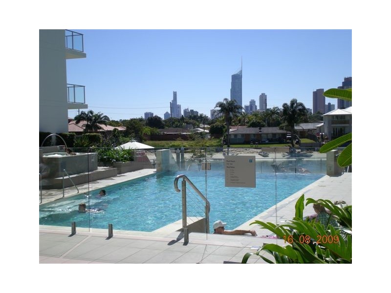 33 TE Peters Drive, Broadbeach QLD 4218