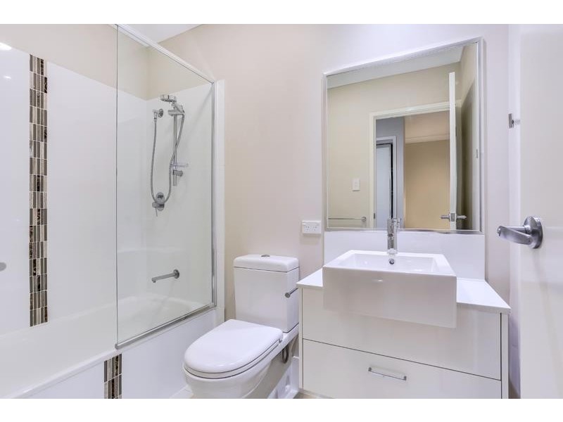 33/111 Leitchs Rd, Albany Creek QLD 4035