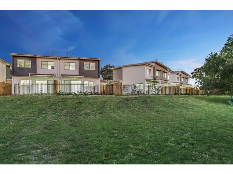33/111 Leitchs Rd, Albany Creek QLD 4035
