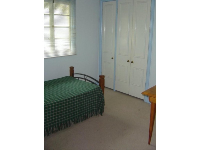 14 Lockerbie Street, Kangaroo Point QLD 4169