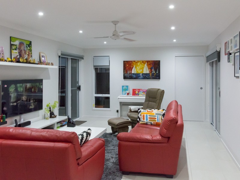 3 Watarrka Ave, Fitzgibbon QLD 4018
