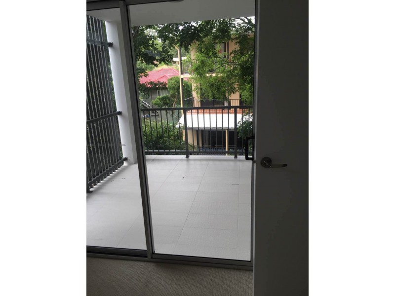4 63 Sisley St, St Lucia QLD 4067