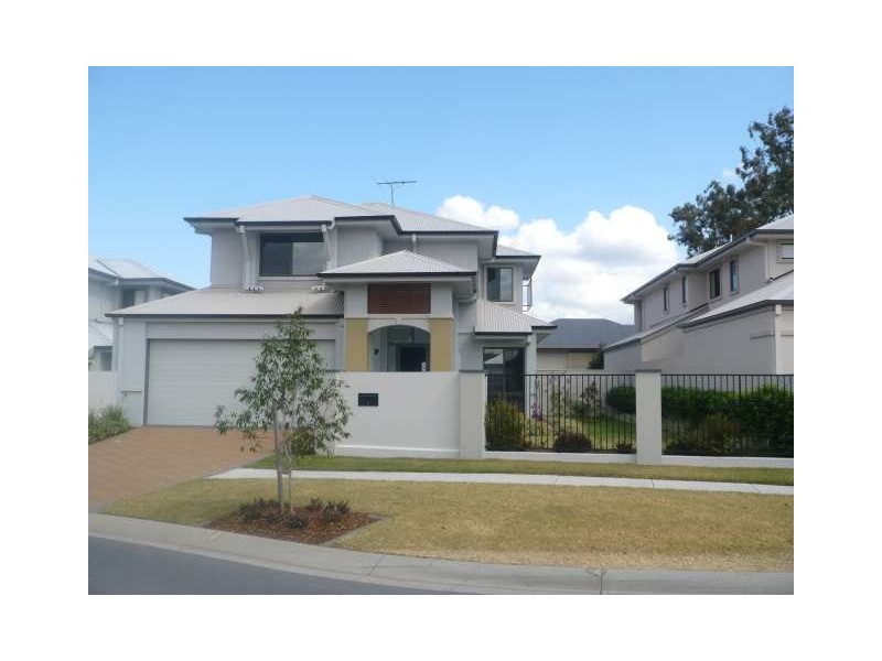 8 Greenway Circuit, Mount Ommaney QLD 4074