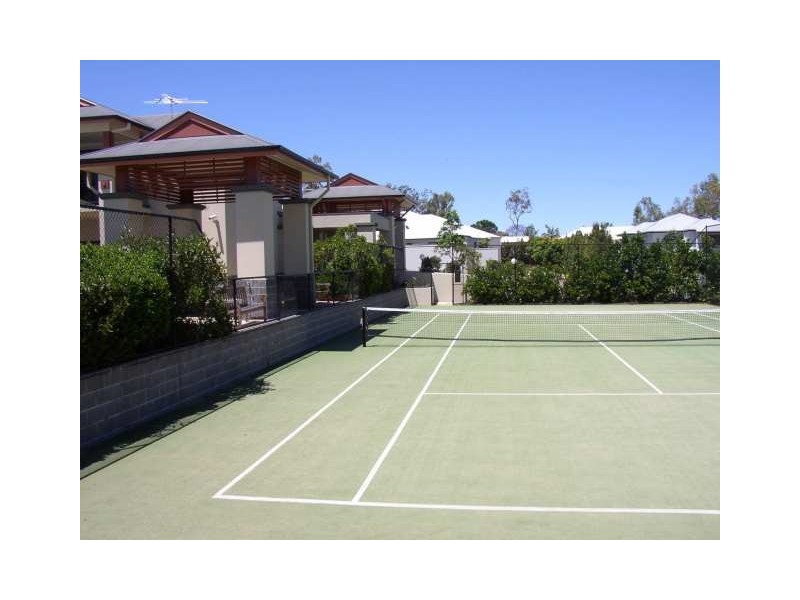 8 Greenway Circuit, Mount Ommaney QLD 4074