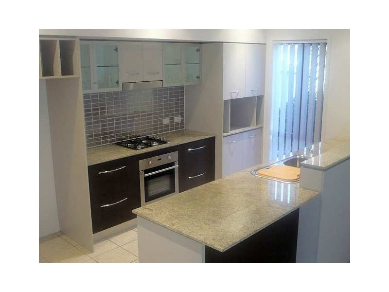 8 Greenway Circuit, Mount Ommaney QLD 4074