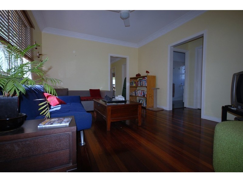 136 Norman Avenue, Norman Park QLD 4170