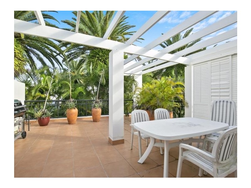 6/100 Cotlew St East, Southport QLD 4215