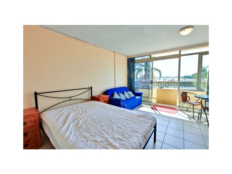 210/2 Barney Street, Southport QLD 4215