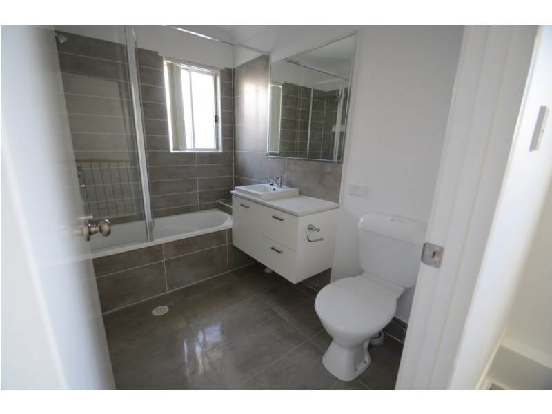37 Mt Lindesay Highway, Park Ridge QLD 4125