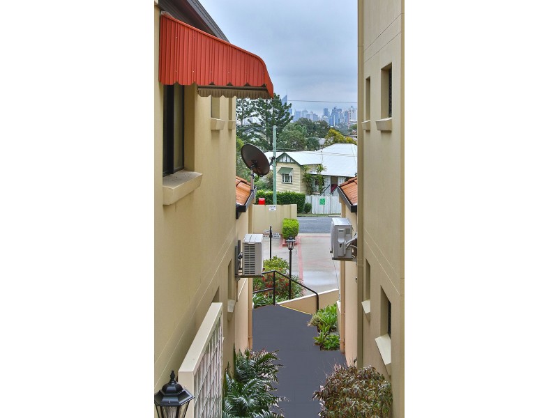 15 Dansie Street, Greenslopes QLD 4120