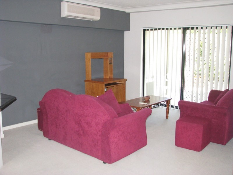 18 / 2  Geraldton Drive, Varsity Lakes QLD 4227