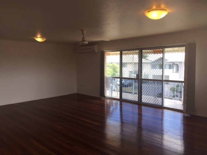 221 BENOWA ROAD, Benowa QLD 4217