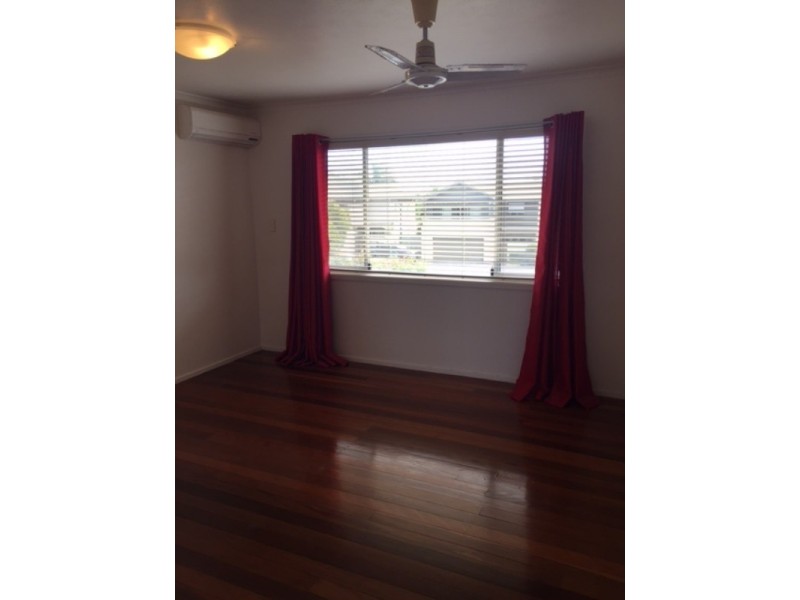 221 BENOWA ROAD, Benowa QLD 4217