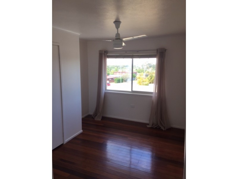 221 BENOWA ROAD, Benowa QLD 4217