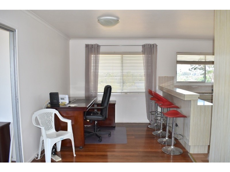 221 BENOWA ROAD, Benowa QLD 4217