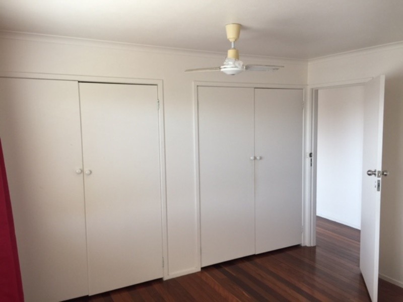 221 BENOWA ROAD, Benowa QLD 4217