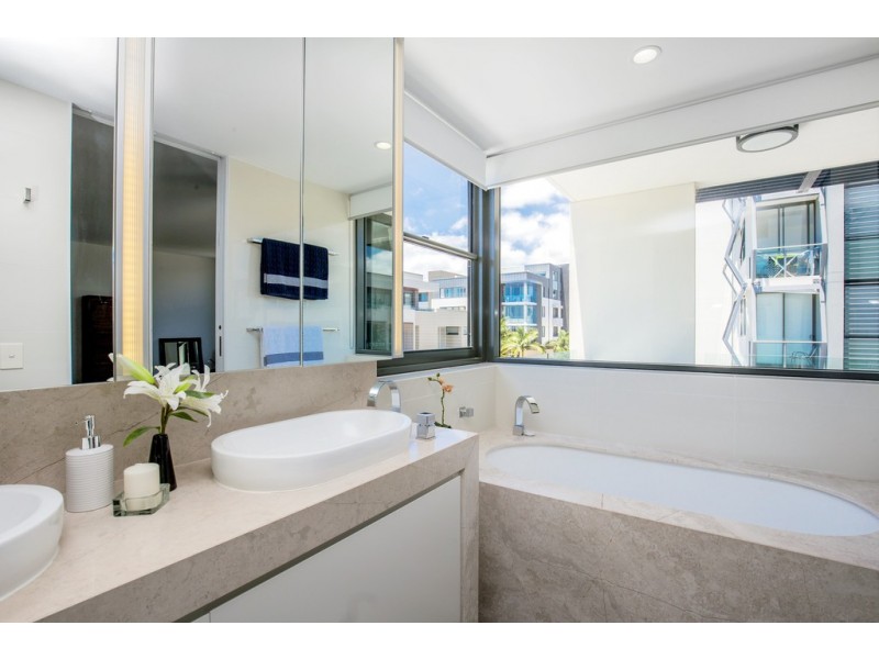 6208/ 6 MARINA PROMENADE, Paradise Point QLD 4216