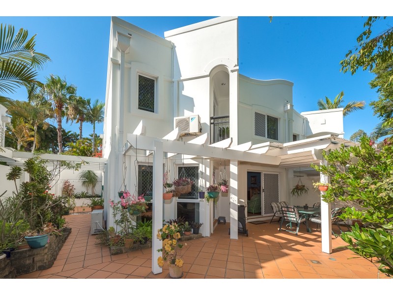 4 Apollo 100 Cotlew St East, Southport QLD 4215