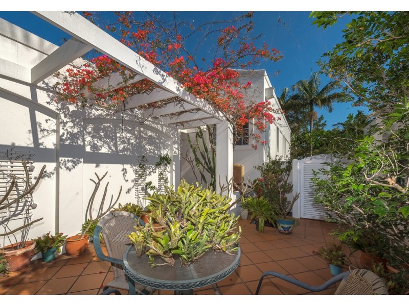 4 Apollo 100 Cotlew St East, Southport QLD 4215