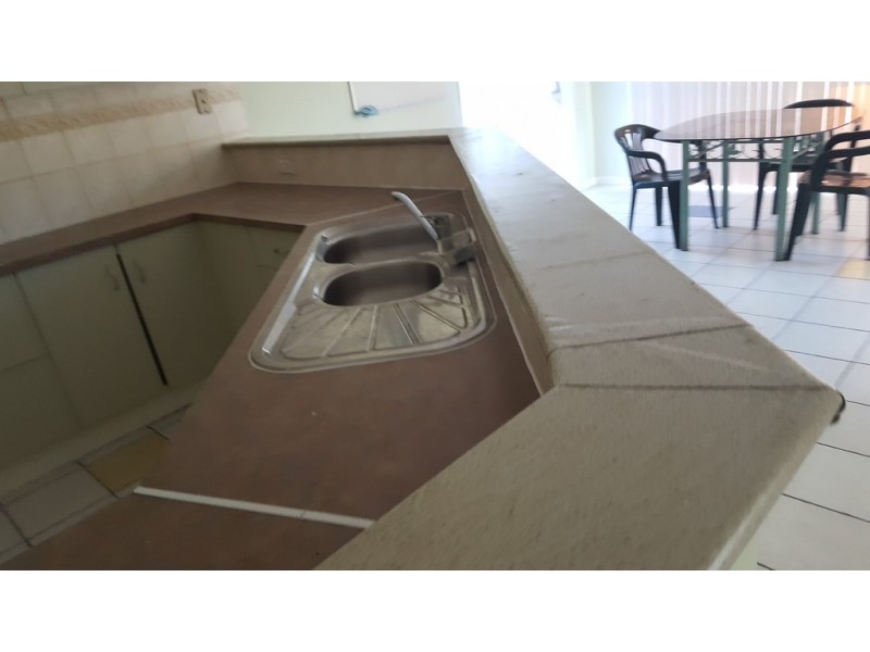 10 Alcheringa Pl, Robertson QLD 4109