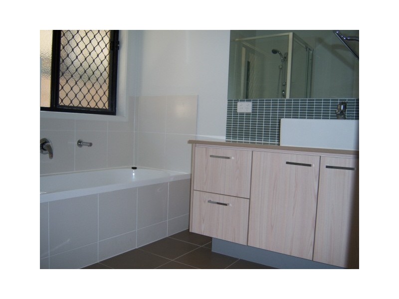 3 Lachlan Drive, Wakerley QLD 4154