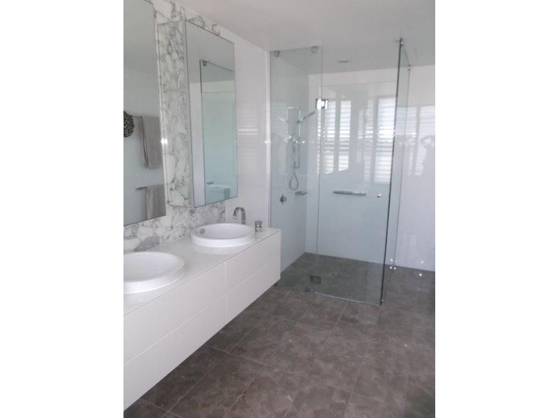 15 SALACIA DRIVE, Paradise Point QLD 4216