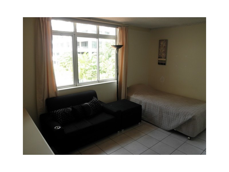 201/2 Barney Street, Southport QLD 4215