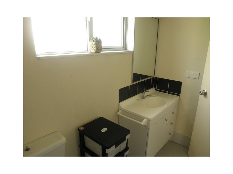 201/2 Barney Street, Southport QLD 4215