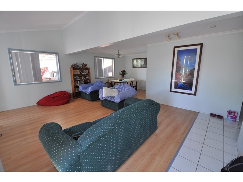 8 Serle St, Middle Park QLD 4074