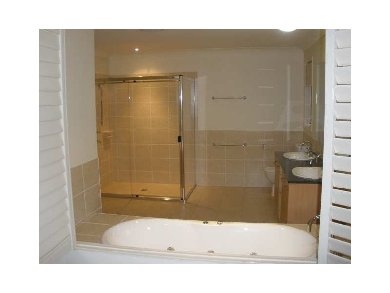 Mount Ommaney QLD 4074