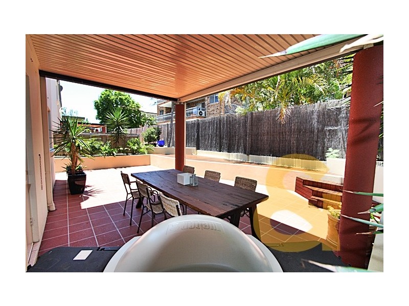 15 Dansie Street, Greenslopes QLD 4120