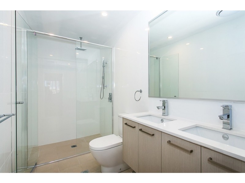 11 Andrews St, Southport QLD 4215