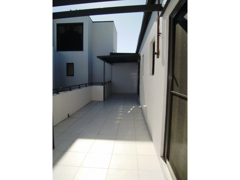 H3/2 Acacia Court, Robina QLD 4226